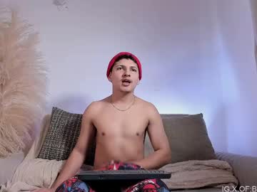 A_Lejandro_0_8 Chaturbate stream image from May 17, 2026