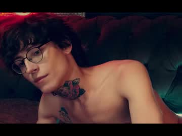 Hotdogswaitingaports Chaturbate stream image from May 17, 2026