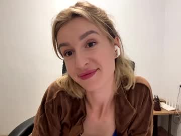 Uwuroxi Chaturbate stream image from May 17, 2026
