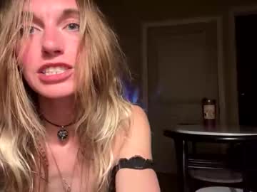 Distortedflower Chaturbate stream image from May 18, 2026