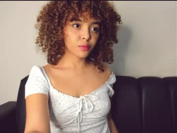 Liaandmiller Chaturbate stream image from May 18, 2026