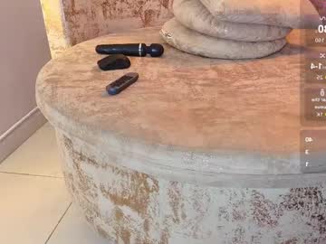 Bella_Moonlight_Cr Chaturbate stream image from May 18, 2026
