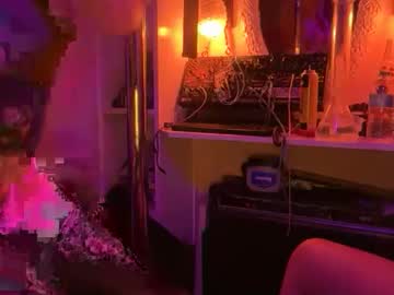 Paymommynow Chaturbate stream image from May 18, 2026