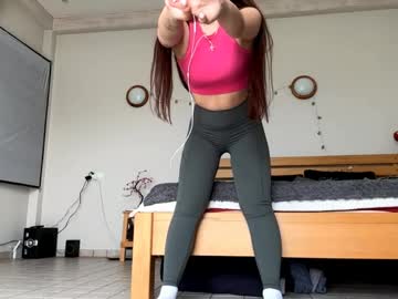 Joliefarlee Chaturbate stream image from May 18, 2026