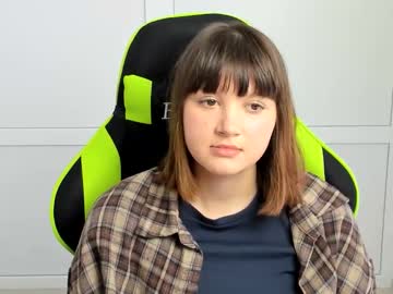 Emilli_Moon Chaturbate stream image from May 18, 2026