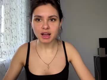 Laylachinskey Chaturbate stream image from May 18, 2026