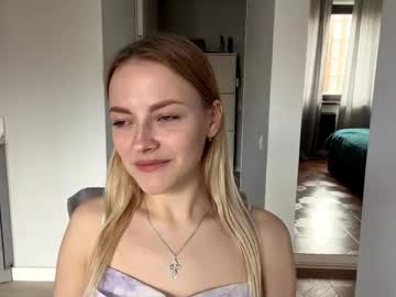 Elinorproescher Chaturbate stream image from May 18, 2026
