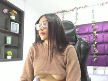 Zoesmiitt Chaturbate stream image from May 18, 2026