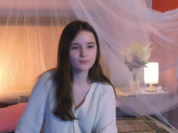 Strawbunnybite Chaturbate stream image from May 18, 2026