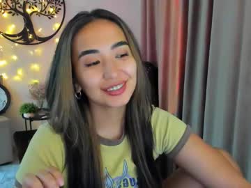 Worldofkim Chaturbate stream image from May 18, 2026
