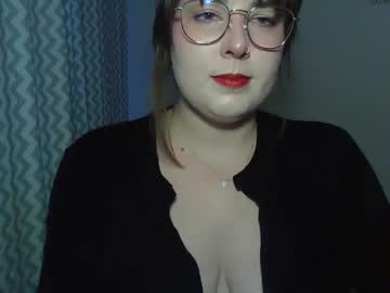 Claralovely Chaturbate stream image from May 18, 2026