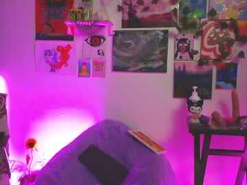 Petit_Emily Chaturbate stream image from May 18, 2026