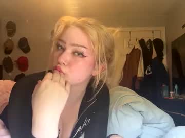 Parisbunny Chaturbate stream image from May 18, 2026