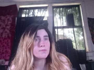 Roxanneroulette Chaturbate stream image from May 18, 2026