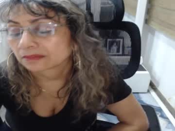 Yessilatin Chaturbate stream image from May 19, 2026