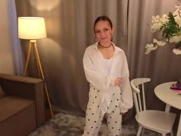 Alisprices Chaturbate stream image from May 19, 2026