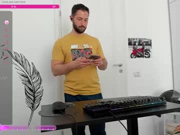 Hard_Chriss Chaturbate stream image from May 19, 2026