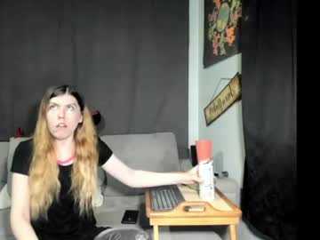 Roxihazeleyes Chaturbate stream image from May 19, 2026