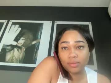 Mfchoneybusty Chaturbate stream image from May 19, 2026