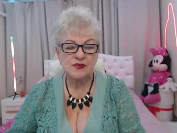 Kaylesmoll Chaturbate stream image from May 19, 2026
