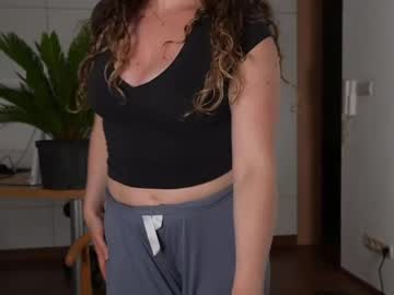 Linaliciouss Chaturbate stream image from May 19, 2026