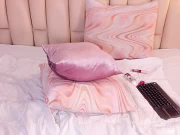 Charis_Hill Chaturbate stream image from May 19, 2026