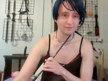 Servilesarah Chaturbate stream image from May 19, 2026