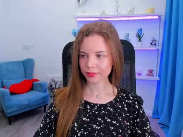 Mileygloss Chaturbate stream image from May 20, 2026