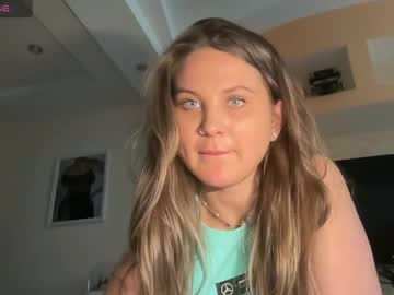 Evahazardd Chaturbate stream image from May 20, 2026