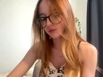 Tessiekrenek Chaturbate stream image from May 21, 2026