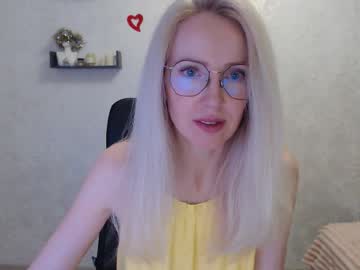 Luckcristal Chaturbate stream image from May 21, 2026