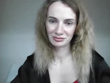 Ainyrvixxen Chaturbate stream image from May 21, 2026