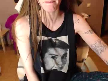 Kittylovemoon Chaturbate stream image from May 21, 2026