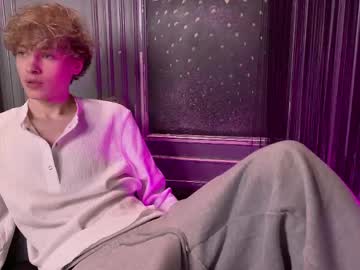 Curlytwinkboy Chaturbate stream image from May 22, 2026