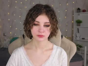 Kira_Fluffy Chaturbate stream image from May 22, 2026