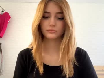 Michellfallert Chaturbate stream image from May 22, 2026