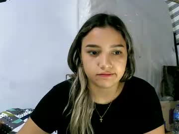 Izzy_32 Chaturbate stream image from May 22, 2026