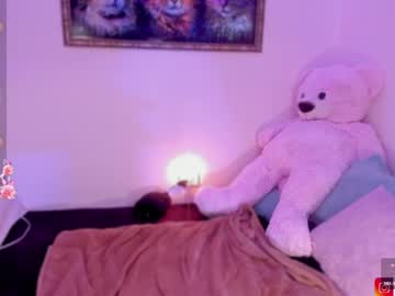 Kiki_Cavilll Chaturbate stream image from May 23, 2026