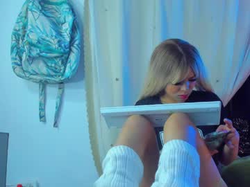 Emilly_Moonn Chaturbate stream image from May 23, 2026