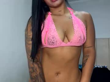 Miaveloura Chaturbate stream image from May 23, 2026