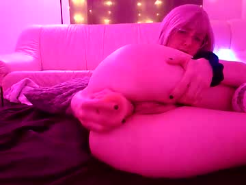 Lillielushie Chaturbate stream image from May 24, 2026