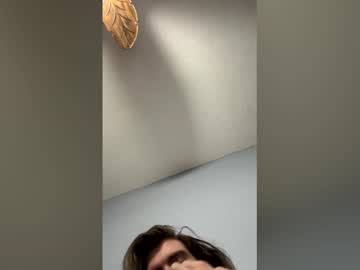 Issalooker Chaturbate stream image from May 24, 2026