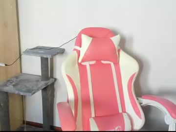 Emiliyaqueen Chaturbate stream image from May 24, 2026