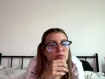Leeannerose Chaturbate stream image from May 24, 2026