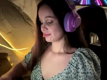 Mabelneonakis Chaturbate stream image from May 24, 2026