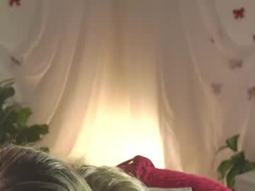 Emilyhewell Chaturbate stream image from May 25, 2026