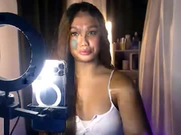 Elliecummers Chaturbate stream image from May 25, 2026