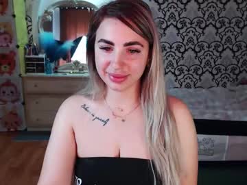 Lorasinclare Chaturbate stream image from May 25, 2026