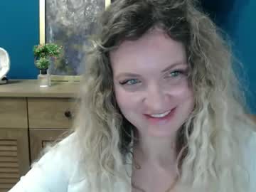 Luxdonna Chaturbate stream image from May 25, 2026