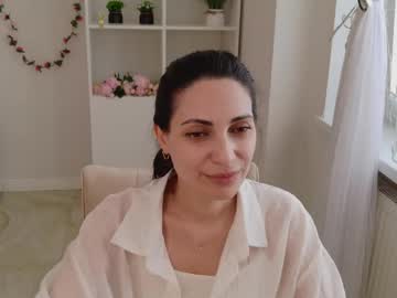 Lovelybeatricee Chaturbate stream image from May 25, 2026